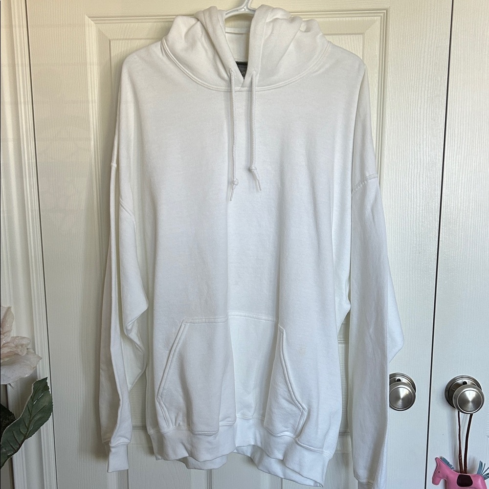 Gildan plain white hoodie